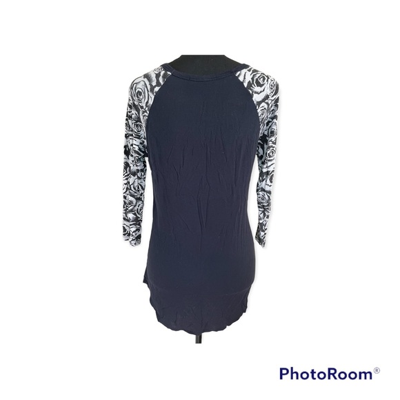 Sale 3 for $10 - Rose Color Block 3/4 Sleeve Top with Rose Design Pocket - Picture 3 of 8